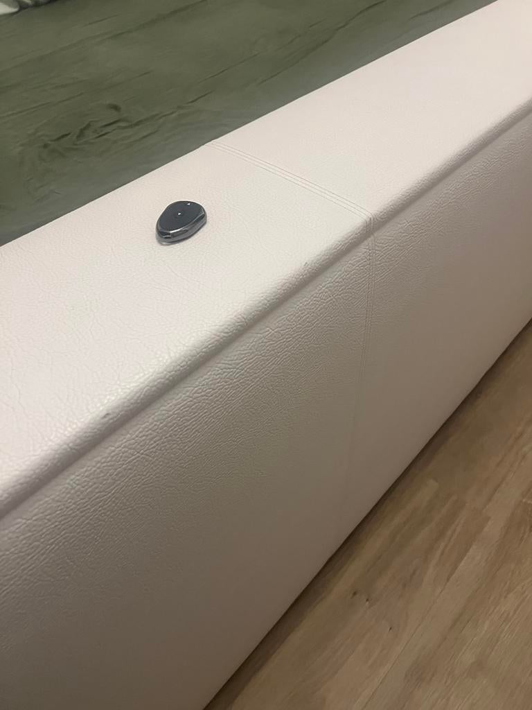 Luxe voetbord met tv-lift + Smart TV te koop, Huis en Inrichting, Slaapkamer | Boxsprings, Ophalen, Zo goed als nieuw, Tweepersoons