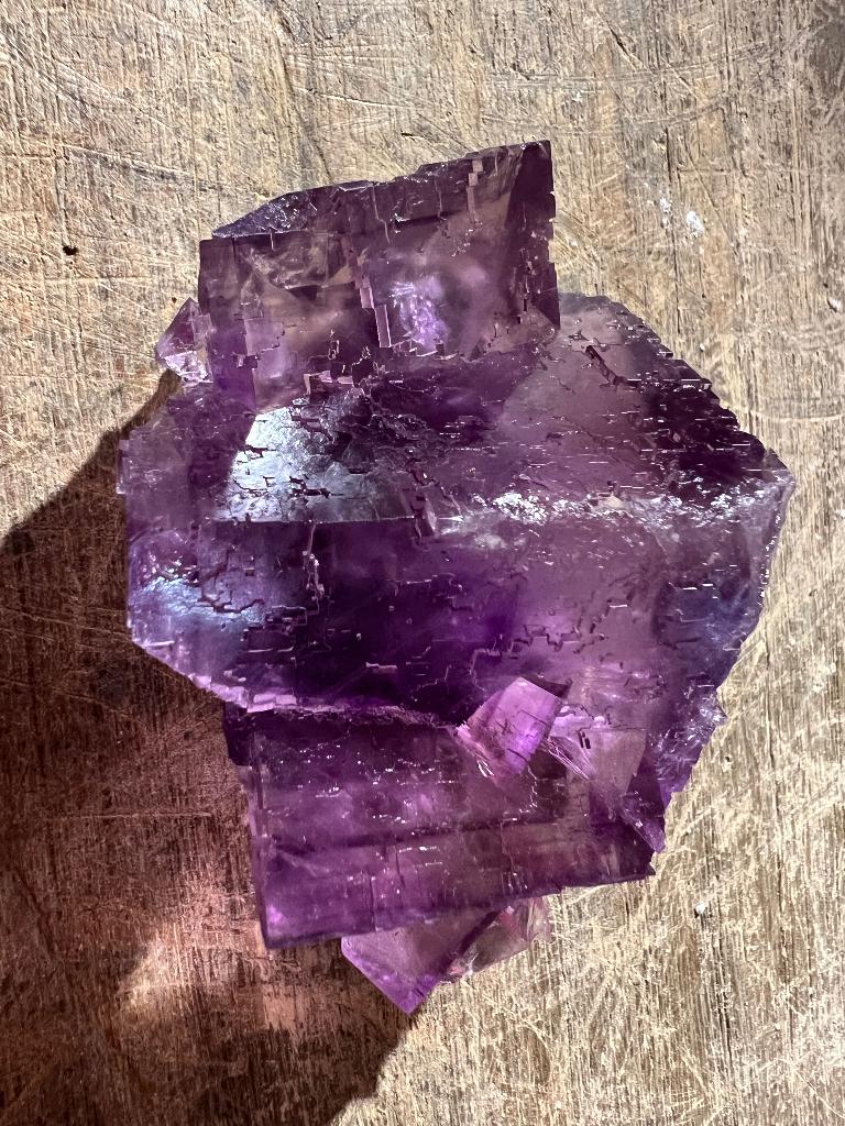 Fluoriet prachtig diep paars van kleur en mooi doorzichtig., Ophalen of Verzenden, Mineraal