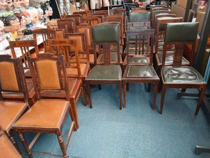 35 Antieke Restaurantstoelen met Lederen Bekleding, Antiek en Kunst, Antiek | Meubels | Stoelen en Banken, Ophalen