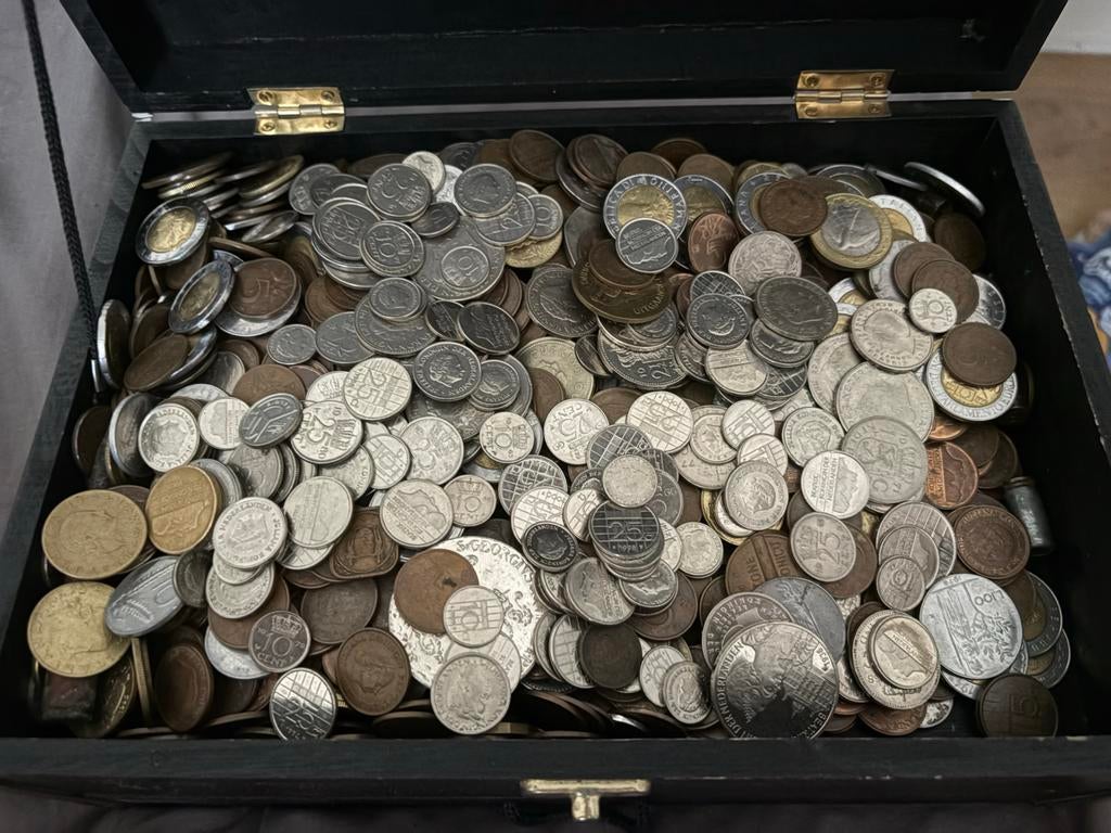 Oude Nederlandse en buitenlandse munten in kistje, Ophalen of Verzenden, Overige waardes, Setje