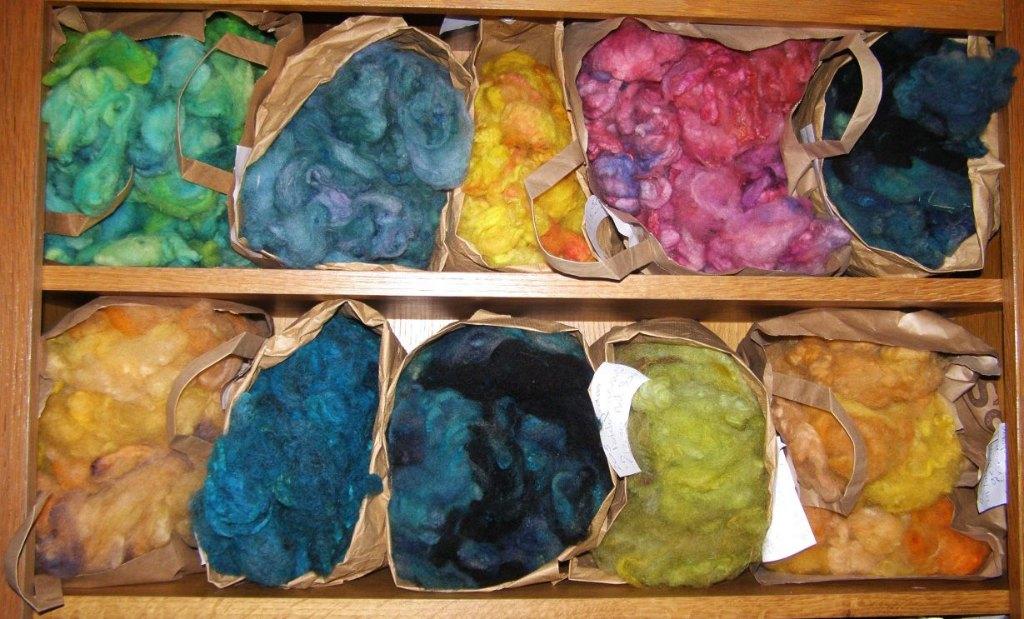 schapenwol regenboog geverfd spinnen vilten spinnewiel, Ophalen of Verzenden, Nieuw, Spinwol