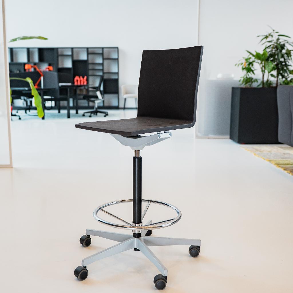 Vitra .04 Counter Kruk, Ophalen, Nieuw, Zwart, Bureaukruk