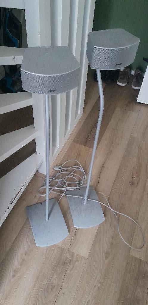 Bose speakers op standaard, Audio, Tv en Foto, Luidsprekers, Ophalen, Zo goed als nieuw, Bose, Minder dan 60 watt