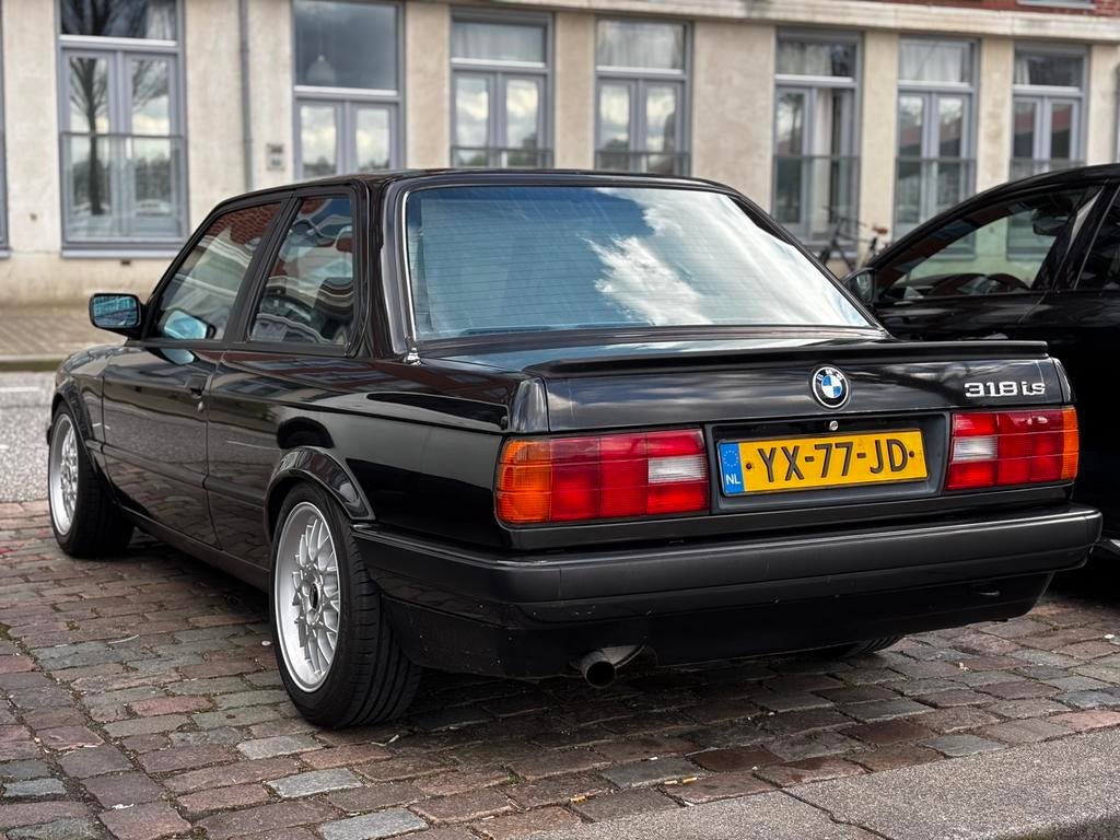 BMW 3-Serie 1.8 I 318 IS U9 1990 Zwart // GEREVISEERDE MOTOR, 4 cilinders, 1796 cc, Zwart, Origineel Nederlands