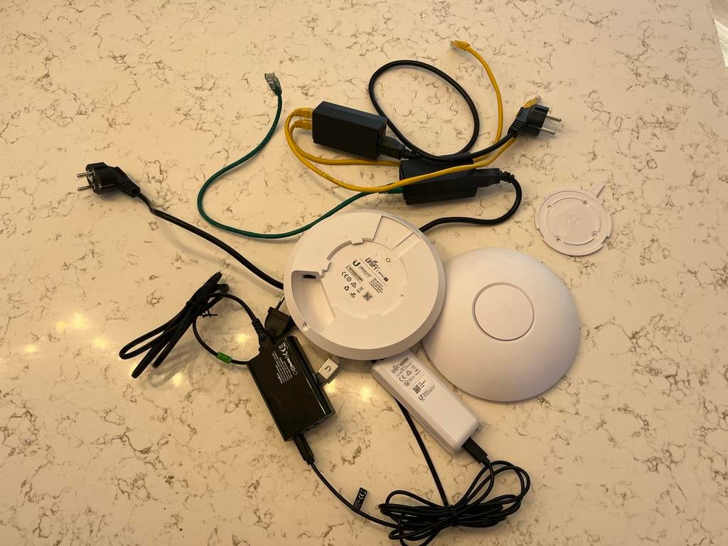 UniFi AP AC LR met Cloud Key en accessoires, Computers en Software, Accesspoints, Ophalen of Verzenden, Gebruikt