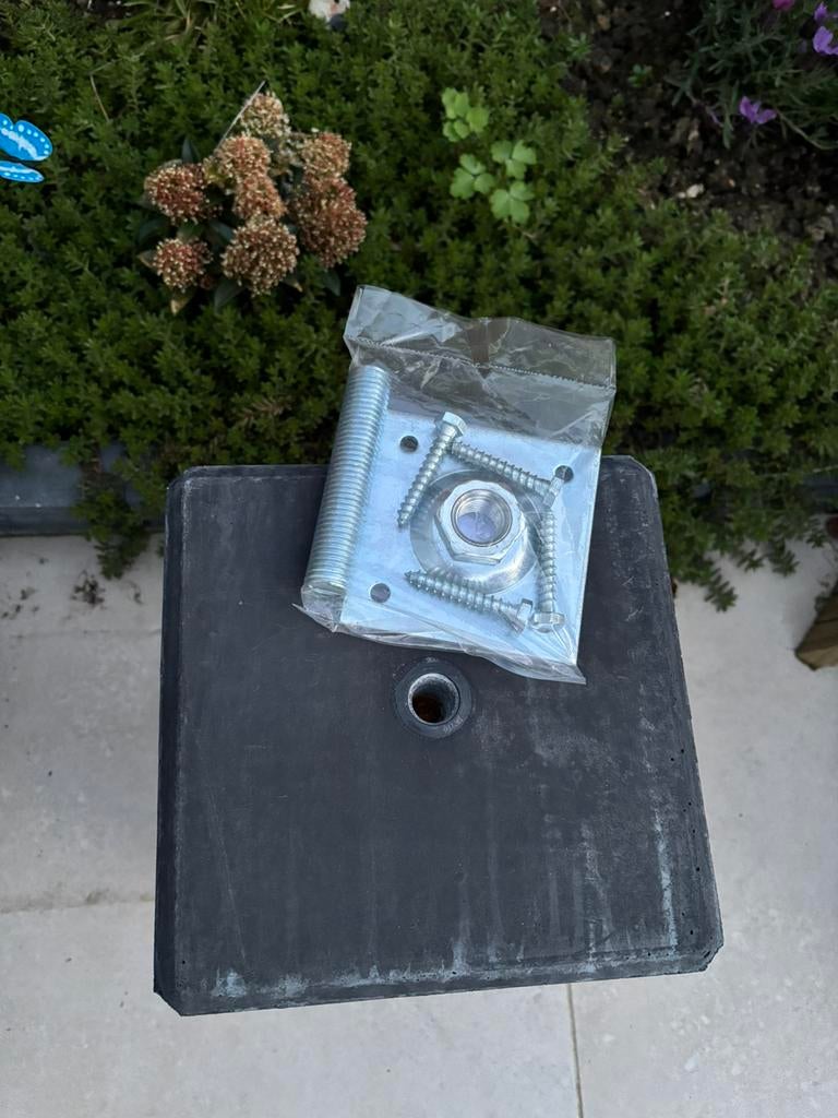 Antraciet betonnen pour, Ophalen, Nieuw