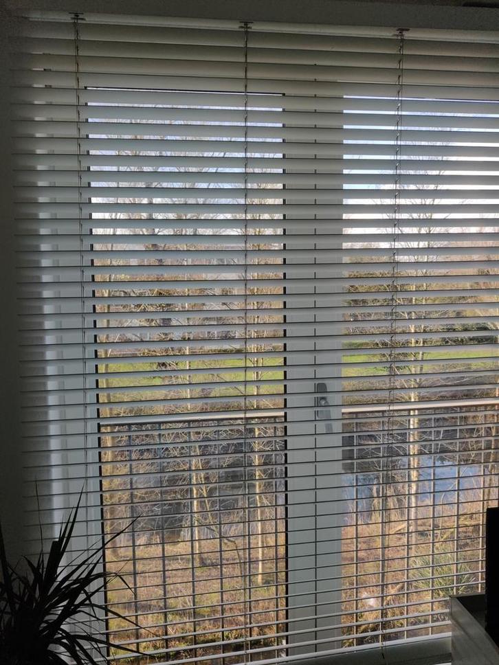 Nieuwe witte jaloezieën 240x181 cm (5 cm lamel), Huis en Inrichting, Stoffering | Gordijnen en Lamellen, Zo goed als nieuw, 200 cm of meer