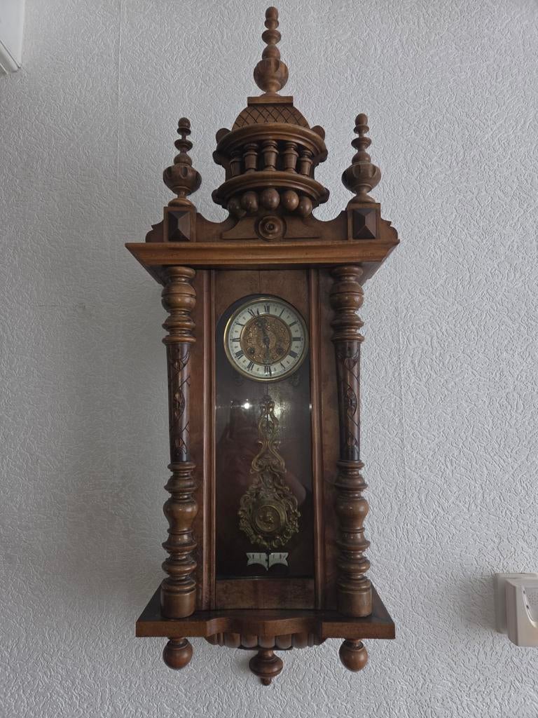 Houten wandklok met slinger, Ophalen