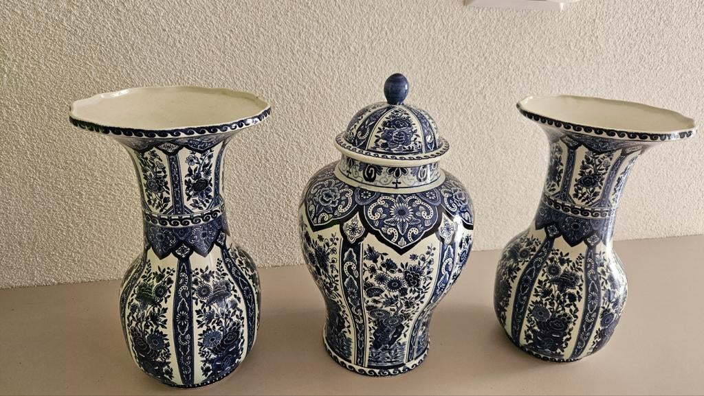 Set van 3 Boch Frères Delfts blauwe vazen, Ophalen of Verzenden