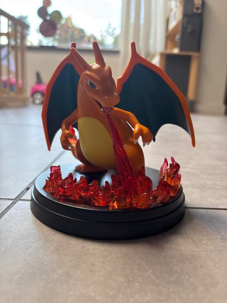 Charizard Pokémon Figuur met Vuur Effect - Kaarthouder, Verzamelen, Poppetjes en Figuurtjes, Ophalen of Verzenden, Zo goed als nieuw
