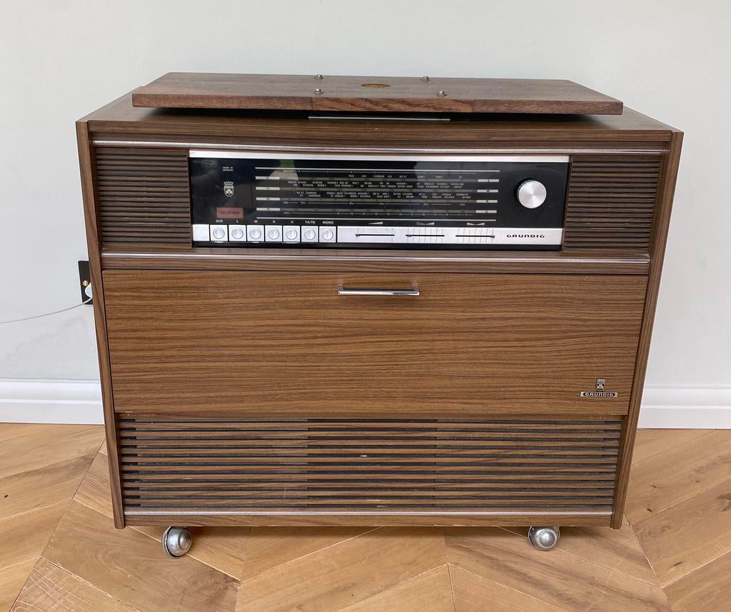 Grundig radio/grammafoon meubel, Ophalen, Gebruikt, 100 tot 150 cm, Minder dan 100 cm