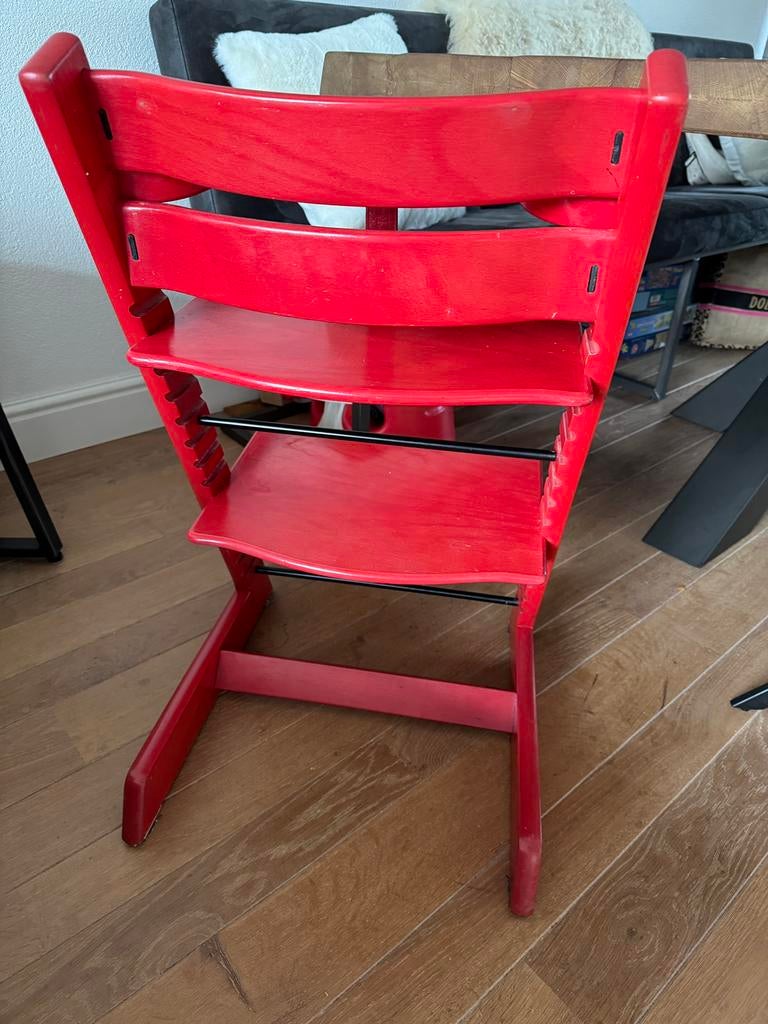 Stokke trip trap stoel rood, Kinderen en Baby's, Kinderstoelen, Ophalen, Gebruikt, Meegroeistoel, Aanschuifbaar