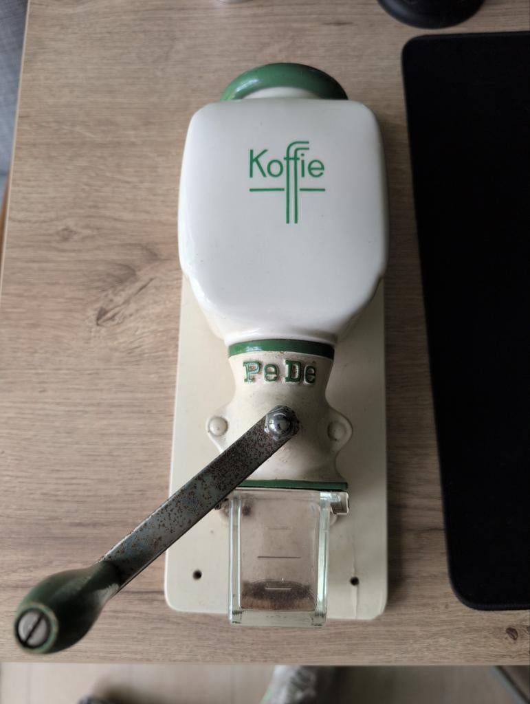 PeDe koffiemolen, wandmodel, wit met groen, Antiek en Kunst, Antiek | Keukenbenodigdheden, Ophalen of Verzenden