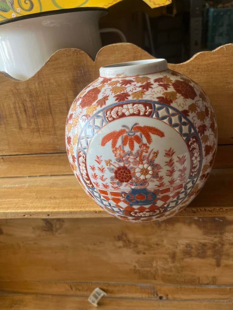 Antieke Japanse Imari vaas met bloemmotieven, Ophalen of Verzenden