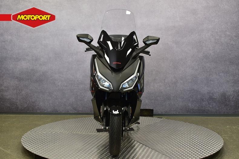 Honda FORZA 350 SE SMART TOP BOX (bj 2026), Scooter, Honda Motor Europe, Bedrijf, Crystal Bldng B-Unit B11.2 Rivium Blv200
2909 LK  Capelle aan den IJsel, NL