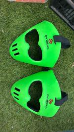 2 felgroene strafcornermaskers Brabo junior, Ophalen of Verzenden, Zo goed als nieuw, Stick