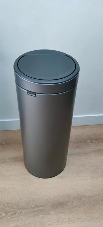 Brabantia Prullenbak - 70cm Hoog, 32cm Diameter beschikbaar voor biedingen