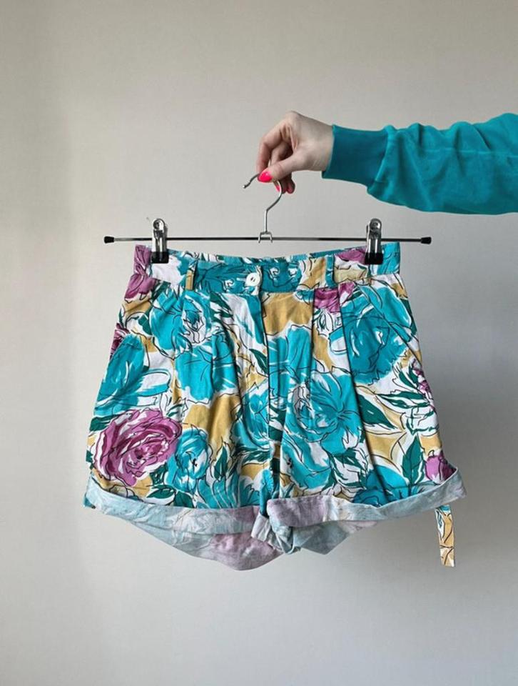 Vintage bloemen short, XS/S. 90s 80s floral boho pastel, Kleding | Dames, Broeken en Pantalons, Gedragen, Maat 34 (XS) of kleiner