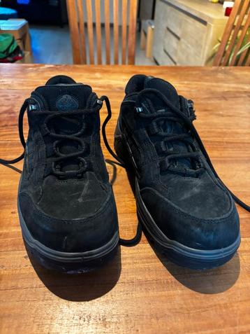 Werkschoenen met stalen neuzen. Bata beschikbaar voor biedingen