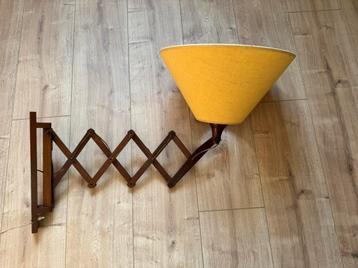 Vintage Teak wandlamp jaren 60 beschikbaar voor biedingen