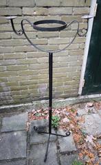 Stijlvolle Staande IJzeren vintage Kandelaar, Antiek en Kunst, Antiek | Kandelaars, Ophalen, Overige materialen