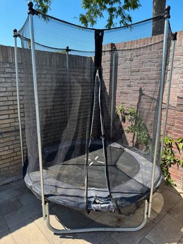 GRATIS trampoline beschikbaar voor biedingen