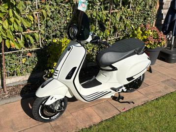 Vespa Primavera / Sprint 4T 4V  2450km (nieuw staat) beschikbaar voor biedingen