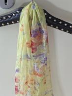 Sjaal Geel met bloemen (Nieuw) ( Zijde) 150x45cm, Ophalen of Verzenden, Nieuw, Sjaal