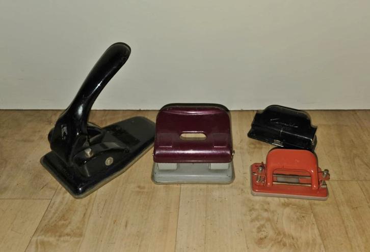 Set 4 oude perforators,gaatjesmakers papier, Antiek en Kunst, Antiek | Kantoor en Zakelijk, Ophalen of Verzenden