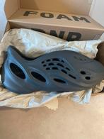 Yeezy Foam Runner Carbon maat 46, Ophalen of Verzenden, Zo goed als nieuw, Zwart