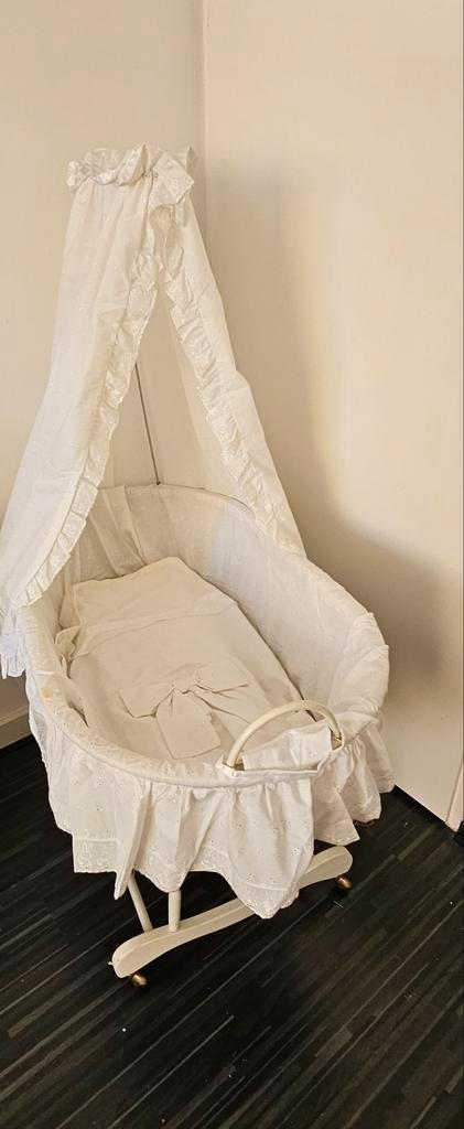 Schattige wieg met Nijntje bekleding, Kinderen en Baby's, Babywiegjes en Ledikanten, Gebruikt, Wieg, Ophalen