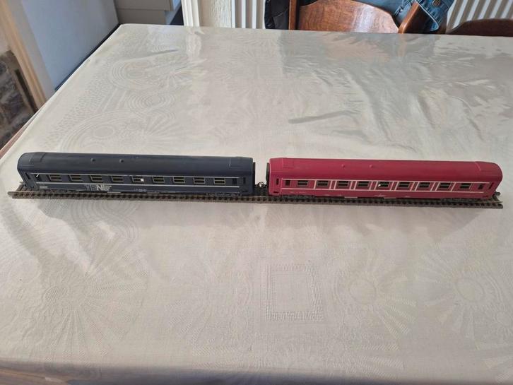 2 Jouef passagierwagons, Hobby en Vrije tijd, Modeltreinen | H0, Gebruikt, Wagon, Gelijkstroom, Jouef, Ophalen of Verzenden