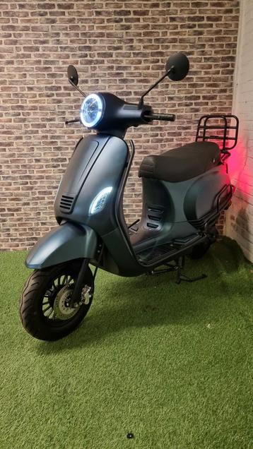 Senzo Riva Lux fulloption snorscooter vespa look 2022!  beschikbaar voor biedingen