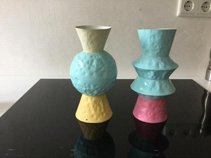 Origami vazen in frisse kleuren, metaal (2) van & Klevering, Huis en Inrichting, Woonaccessoires | Vazen, Gebruikt, Overige kleuren