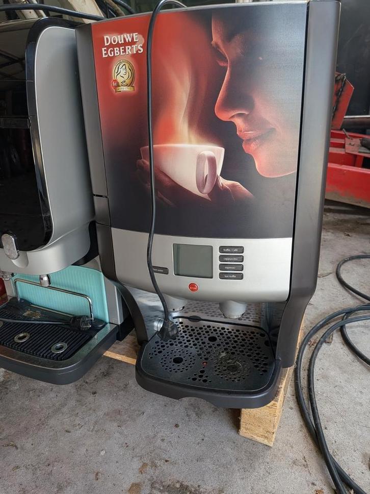 Koffiezetapparaat douwe egberts met vaste water aansluiting, Witgoed en Apparatuur, Koffiezetapparaten, Zo goed als nieuw, Koffiemachine