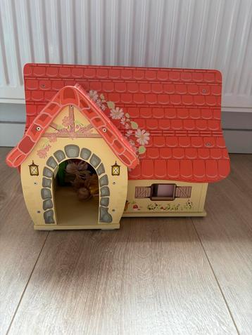 Mentari Houten Poppenhuis beschikbaar voor biedingen