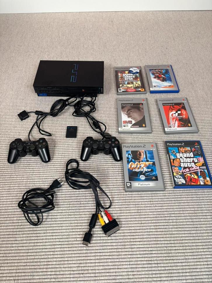 Playstation 2 + 2 controllers, geheugenkaart en 6 spellen, Spelcomputers en Games, Spelcomputers | Sony PlayStation 2, Zo goed als nieuw