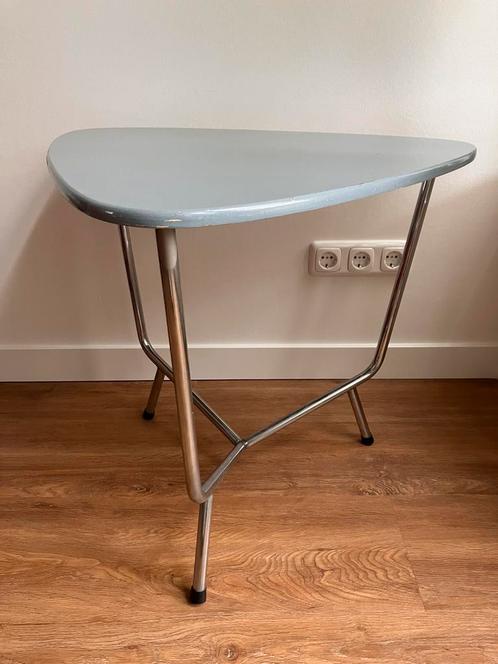 Vintage bijzettafeltje - Wim Rietveld - Auping, Huis en Inrichting, Tafels | Bijzettafels, Gebruikt, Overige vormen, 60 cm of meer