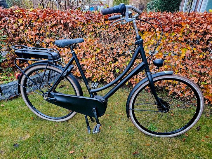 Prachtige matzwarte Cortina U4 met Bosch Active Line motor, Fietsen en Brommers, Elektrische fietsen, Zo goed als nieuw, Cortina