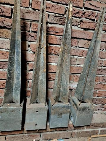 4x Metalen Paalpunten verzinkt 12x12 beschikbaar voor biedingen