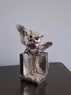 Uil met uitgeslagen vleugels op boek, Antiek en Kunst, Ophalen of Verzenden
