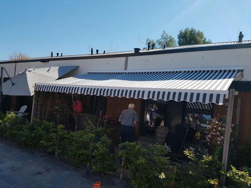 Tweede hands met nieuw doek en geplaatst bij u., Tuin en Terras, Zonneschermen, Zo goed als nieuw, Knikarmscherm, Ophalen of Verzenden