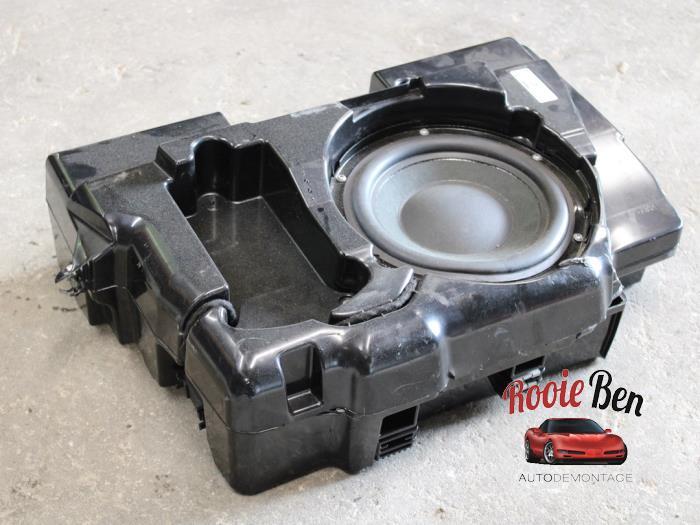 Subwoofer van een Porsche Macan, Gebruikt, -, -, Porsche