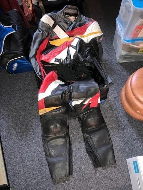 MQP 2 delig motoroverall mt 56 + laarzen en trolly, Motoren, Kleding | Motorkleding, Combipak, Heren, Tweedehands, Ophalen