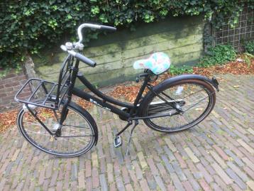 D fiets, met slot, en verlichting, interesse stuur een beschikbaar voor biedingen
