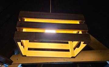 Hanglamp van aardappelkist lamp uniek. beschikbaar voor biedingen