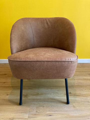 Stijlvolle retro fauteuil – bruin leerlook beschikbaar voor biedingen