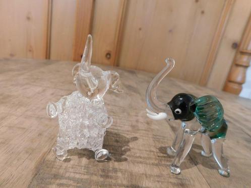 2 glazen olifantjes murano en gesponnen glas handgemaakt, Verzamelen, Beelden en Beeldjes, Zo goed als nieuw, Dier, Ophalen of Verzenden