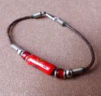 Armbandje rode kraal steentjes zwarte veter, Ophalen of Verzenden, Gebruikt, Rood, Overige materialen