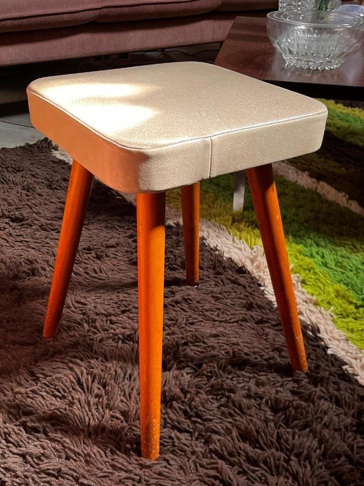 106) Gave retro kruk!, Huis en Inrichting, Krukjes, Gebruikt, Hout, Ophalen